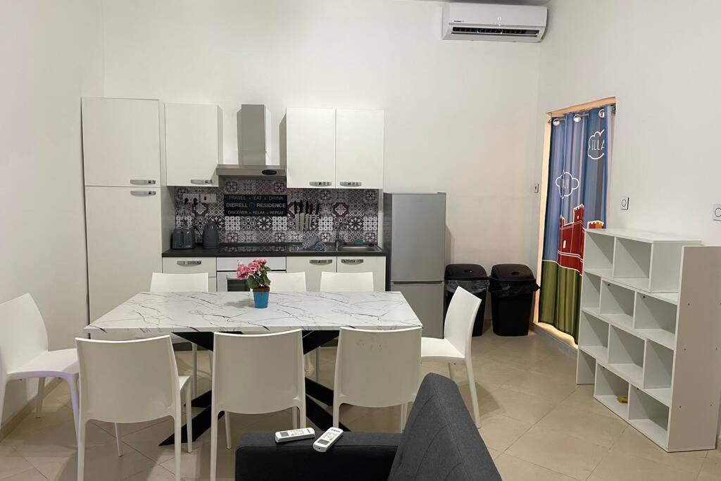 2 Bed Apt In Heart Of St Julians - 5Min From Seafront Сент Джулианс Экстерьер фото